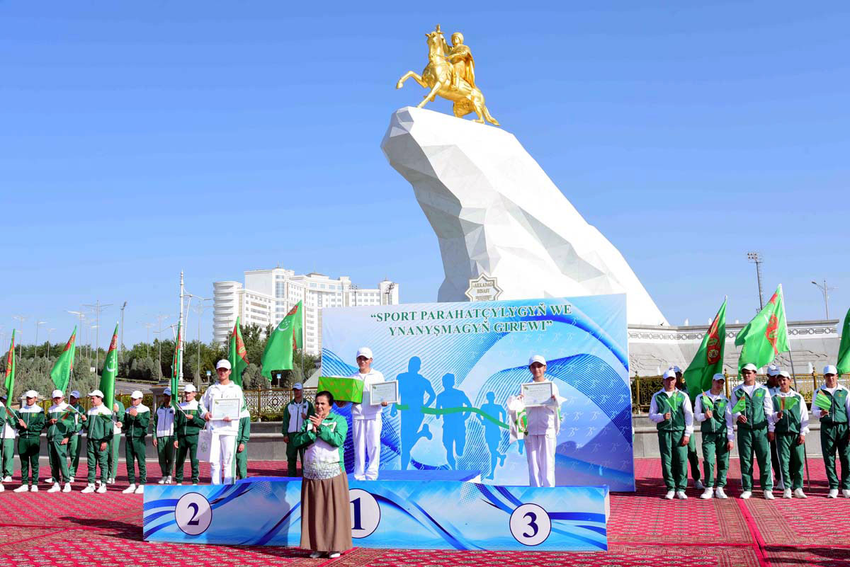 Ashgabat hosted a mass 3600-meter race called “Sport is the key to peace and trust”